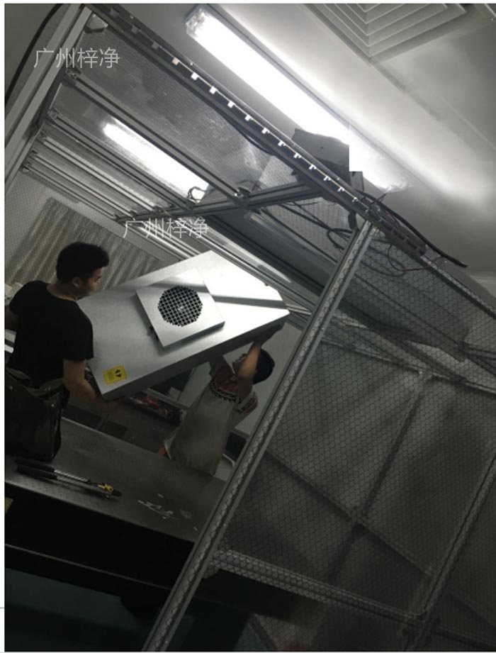 技术人员正在放置千级草莓视频下载入口FFU