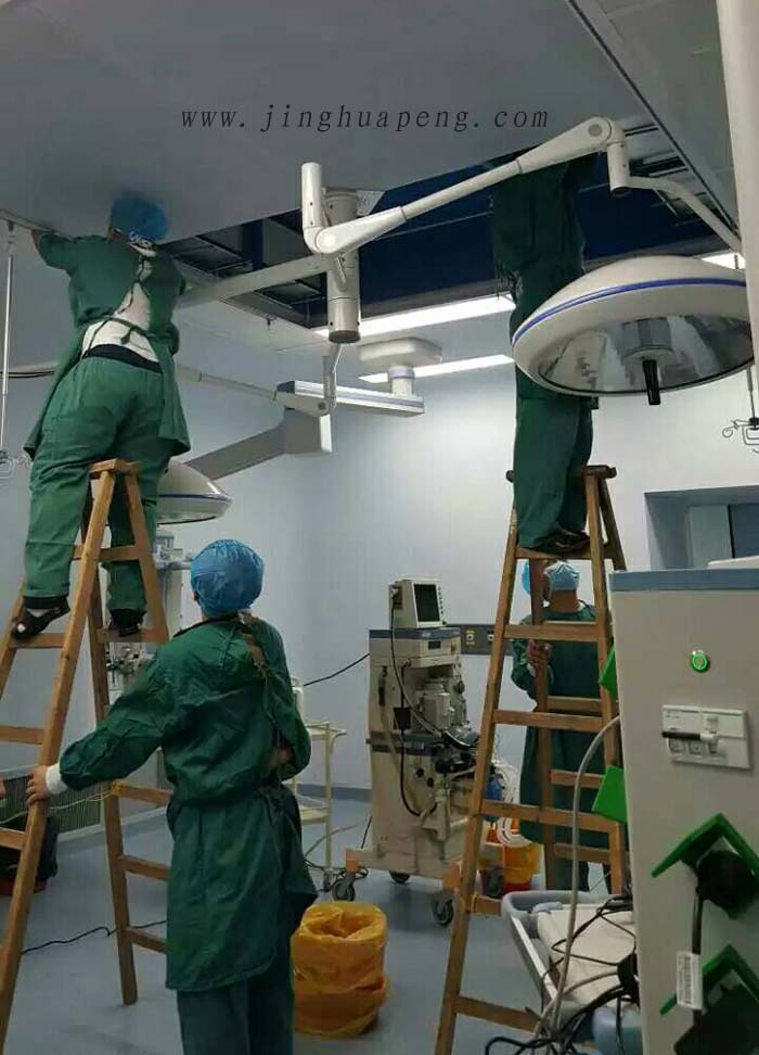 专业人员正在对医院洁净手术室更换高效空气草莓成视频人APP下载特点