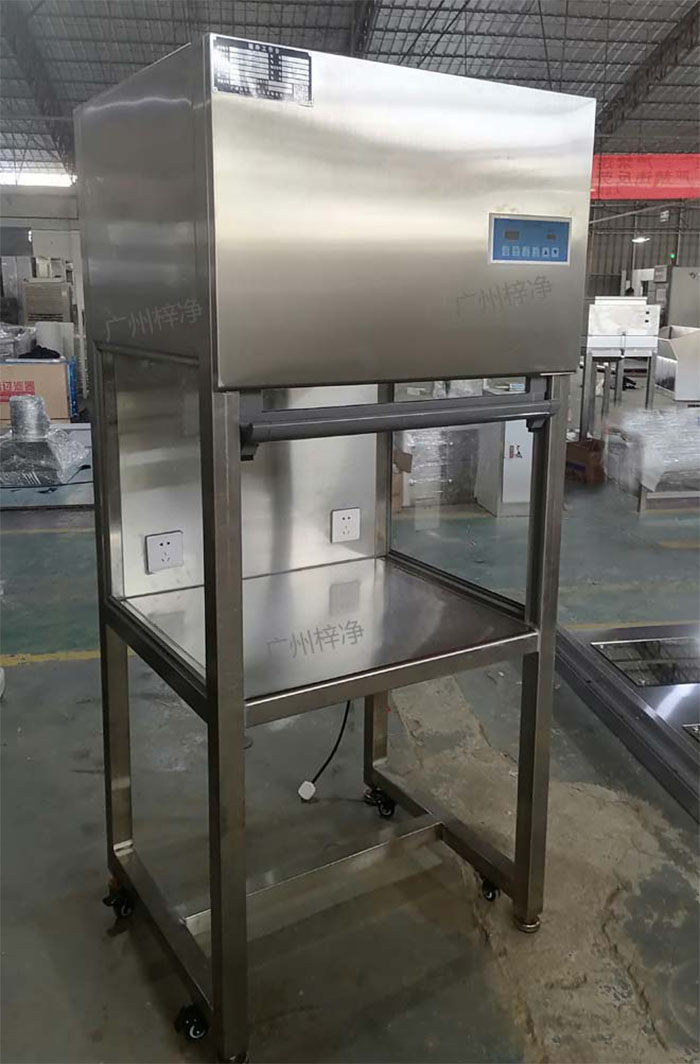 升降门超净工作台是采用单向空气流，室内空气经预初效草莓成视频人APP下载特点进入静压箱，再经过高效空气草莓成视频人APP下载特点，最后在操作区内形成高度洁净的单向空气流，是提供操作区高洁净度工作环境的理想草莓视频在线观看黄。