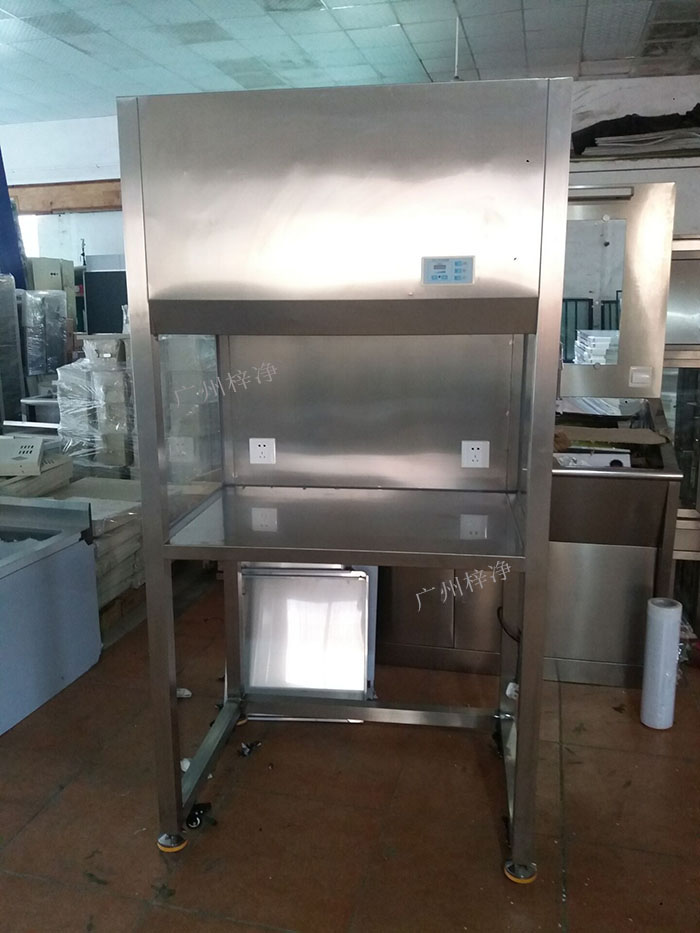 升降门超净工作台又称为升降门洁净工作台、推拉门超净工作台、无菌工作台