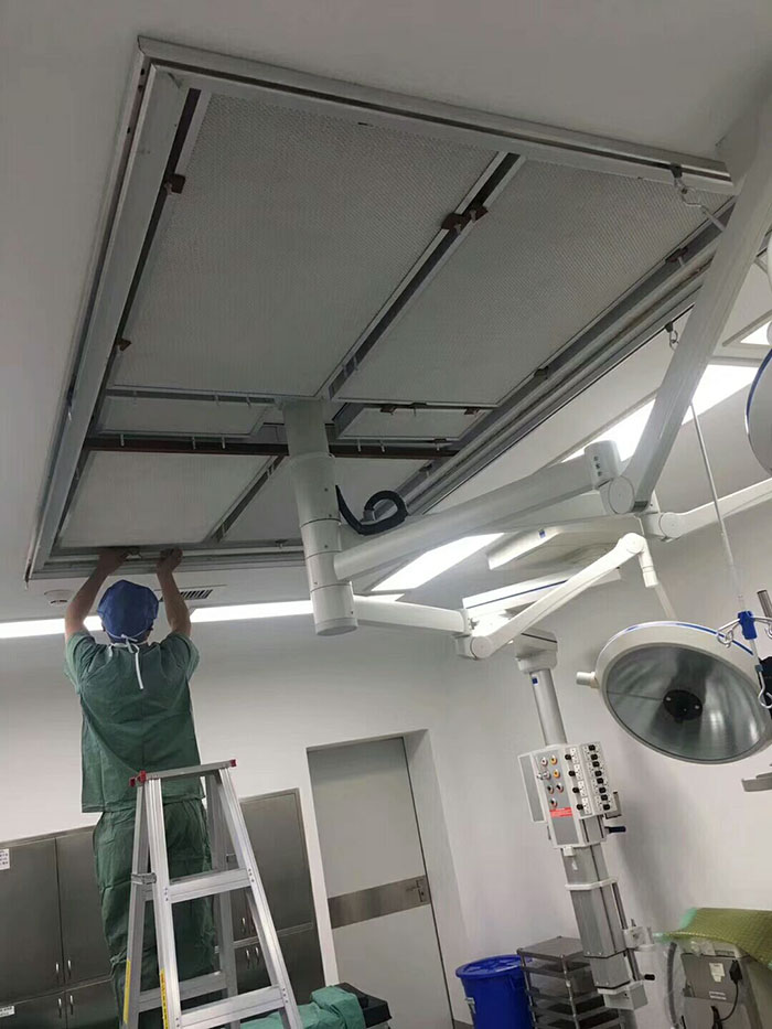 手术室洁净层流送风天花高效草莓成视频人APP下载特点更换现场实拍图